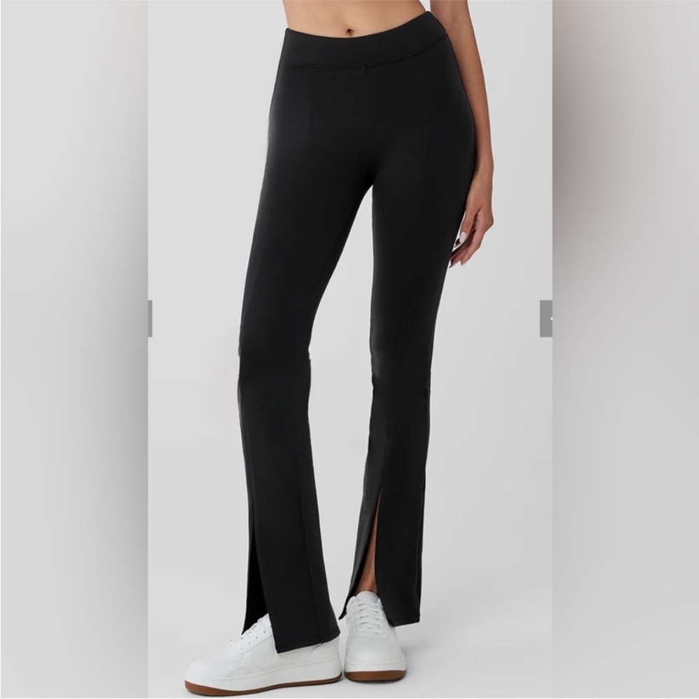ALO YOGA Flutter Pant Flare Leggings Sz S Black